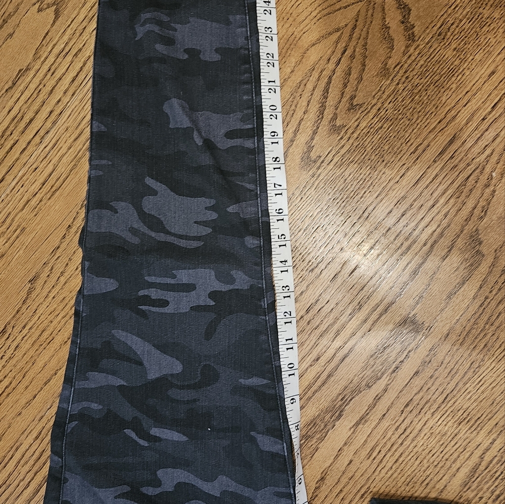 Torrid Women's Black Camouflage Jeggings Size 18. - Picture 10 of 11